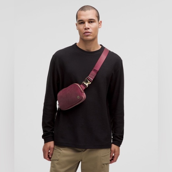 NWOT Lululemon  Everywhere Belt Bag 1L Velour Burgundy - Picture 2 of 10